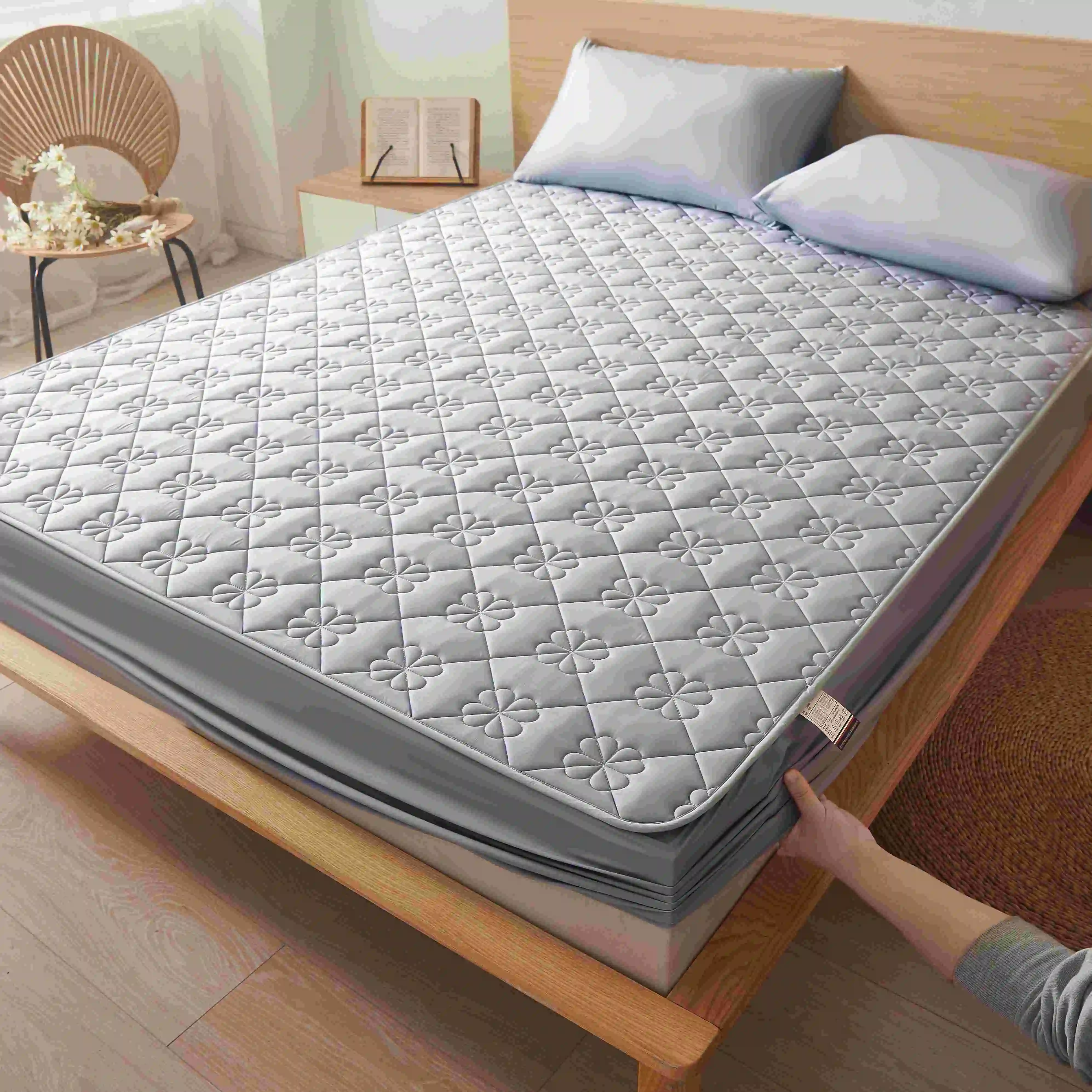 

Latex Thicken Quilted Mattress Cover King Queen Size Fitted Bed Sheet Antibacterial Bedspread Breathable Bed Cover for Home