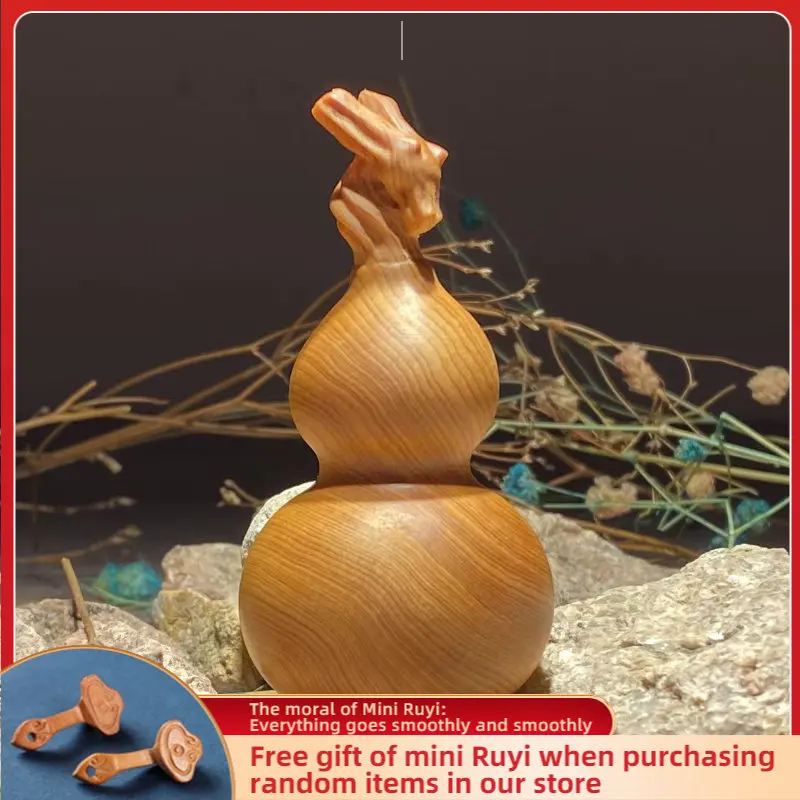 

（Blessing Gourd） Cliff Cypress Wood Aged Red Oil and Black Oil Hand To Play Small Ornaments Wood Carving Pieces Statue