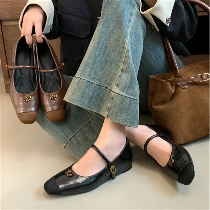 2025 модные женские туфли-мулы с пряжкой и ремешком на плоской подошве элегантные