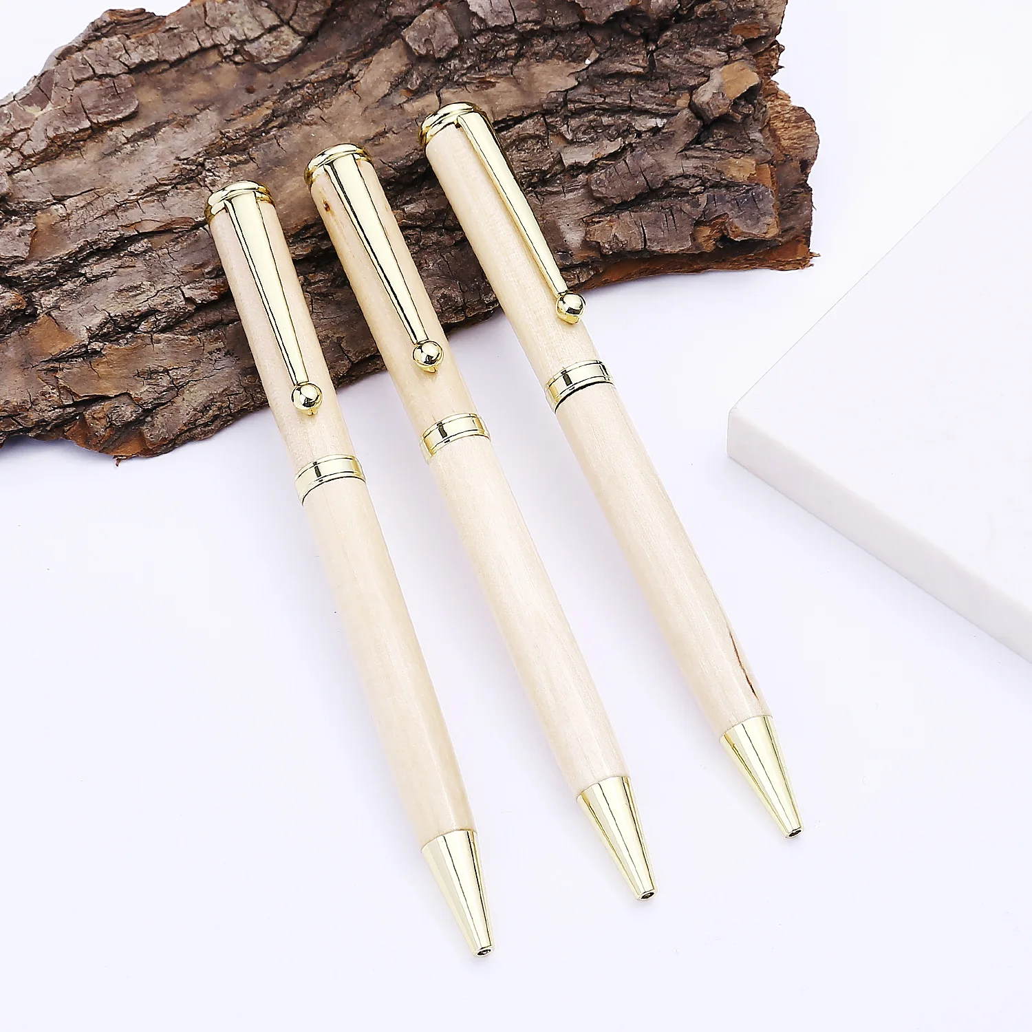 

1PCS Maple pen Signing Pen Rotating Ballpoint Pen 0.7mm Ballpen School Office Supplies Stationery Ballpoint Pens