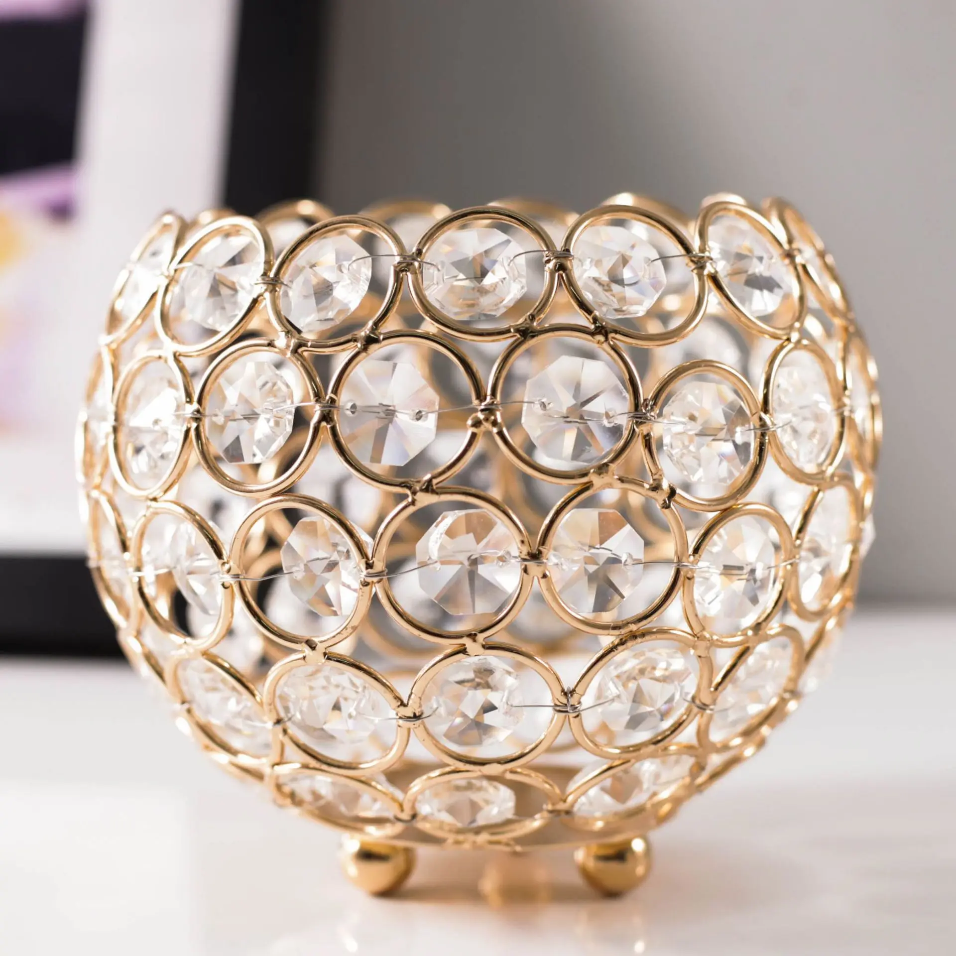 

Candlestick Wedding Props Crystal Ball Romantic Creative Desktop Plated Decoration Retro Hollow Candlestick Iron