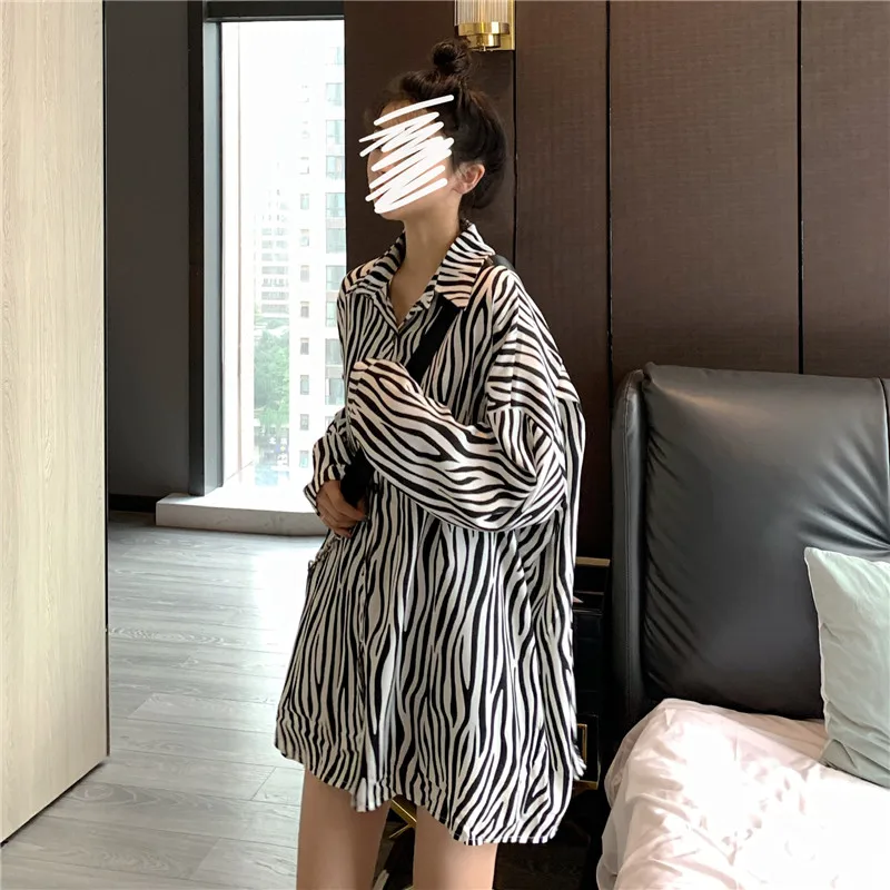 Блузка женская с длинным рукавом в стиле 90-х принтом зебры