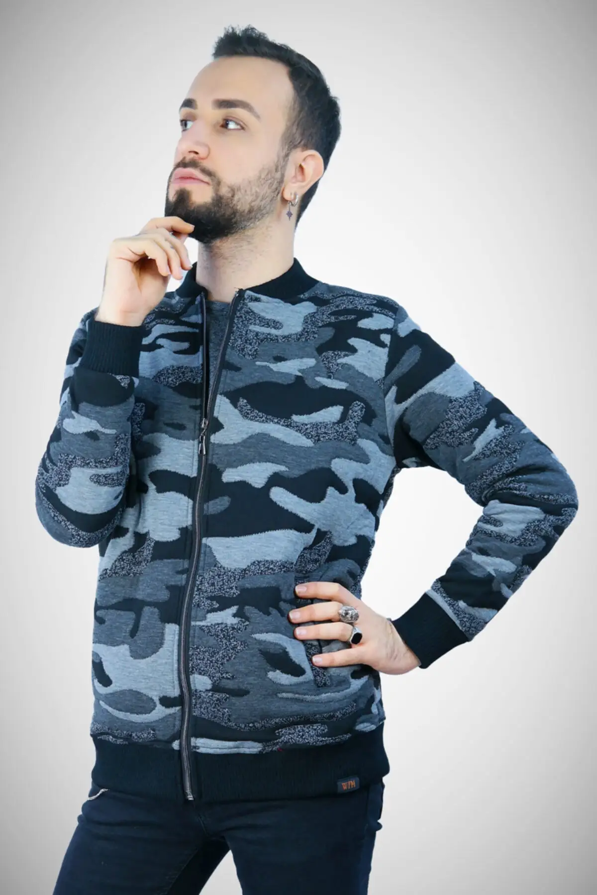 Мужская стеганая куртка на молнии цвета антрацит | одежда