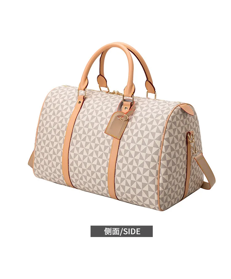 Рисунок 3 - Деловая спортивная сумка