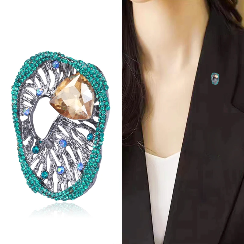 

Gorgeous Personality Glass Rhinestone Accessory Brooch Alloy Hollow Corsage
