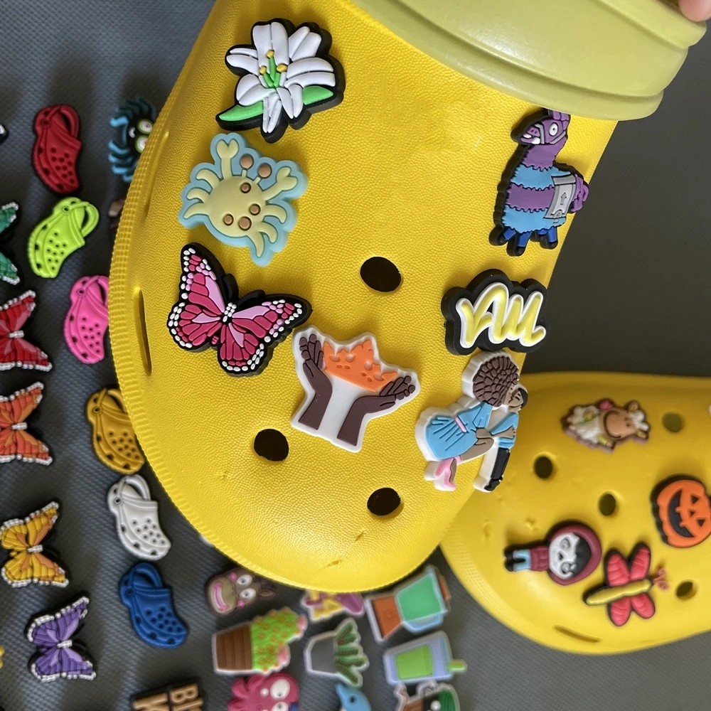Wholesale 20-100 Pcs Cute Cartoon Charms Fit Croc Mix Styles Random Shoe Charms Shoe Accessories Wristbands Slipper Decoration