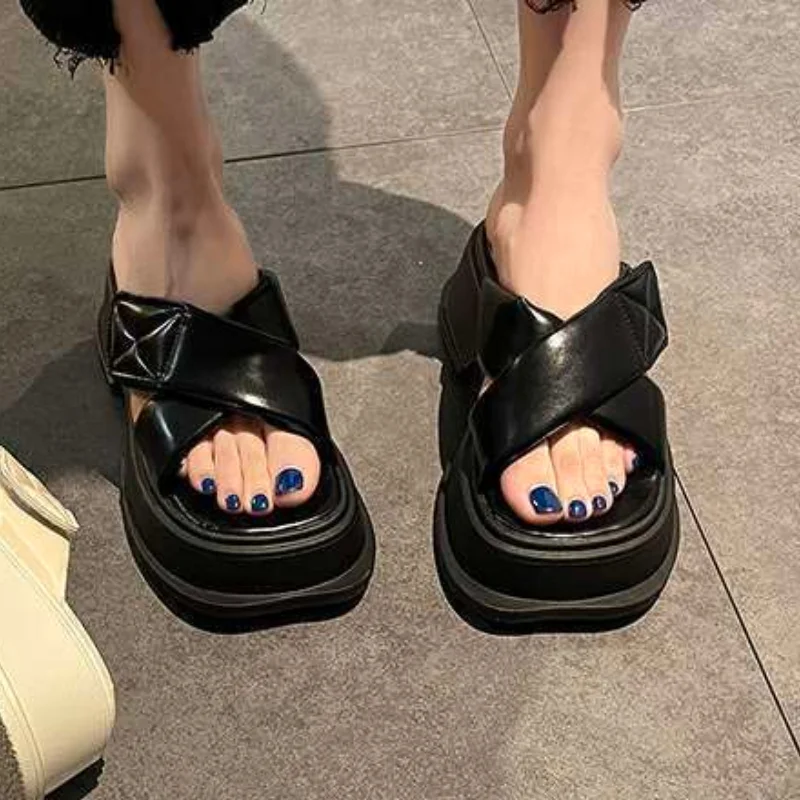 Designer Fashion Women Casual Slippers Hook  Loop Open-toed Outside Women Cross-tied Slippers Platform Soft-soled Women Sandals