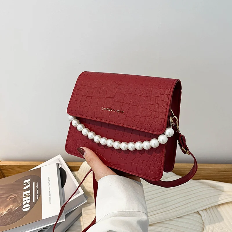 Foreign style pearl handbag women's 2022 spring and summer new fashion temperament simple single Shoulder Messenger Bag