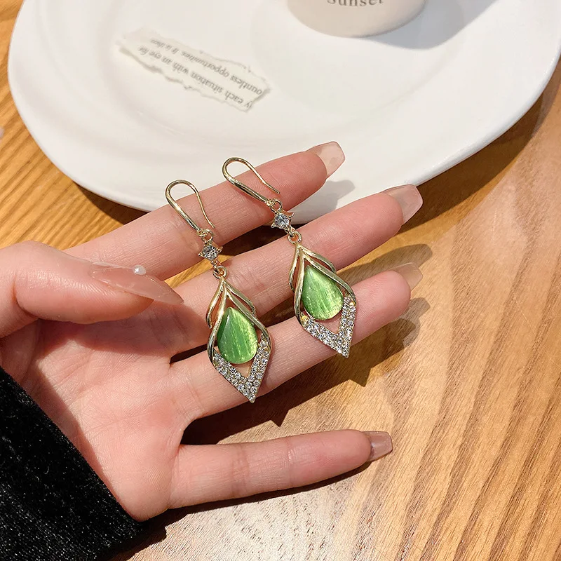 

New French Style Metal Trendy Earring Luxury Temperament Cat's Eye With Diamond Eardrop For Women Leaf Shape 2023 FashionJewelry