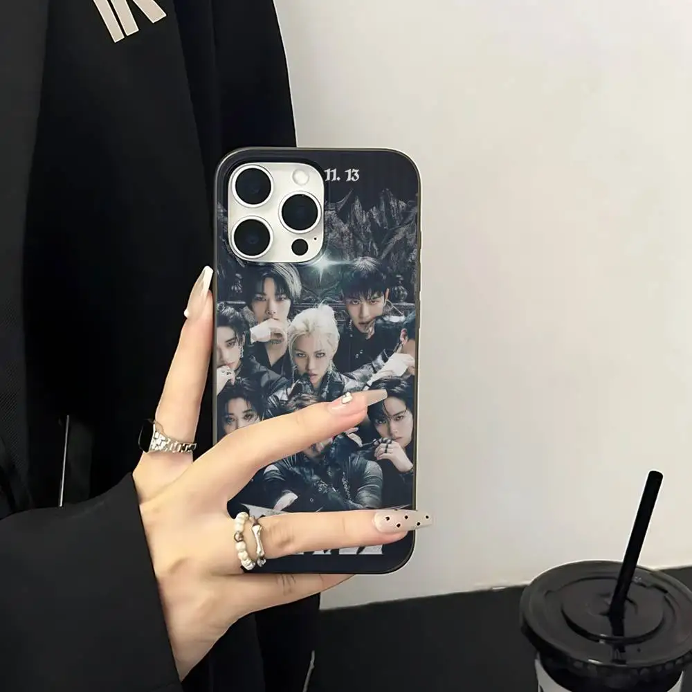 Фото Чехол для телефона K-pop группы Stray Kids для iPhone 17, 16, 15, 11, 12, 13, 14 Pro Max, мягкий силиконовый чехол с рельефной текстурой №5