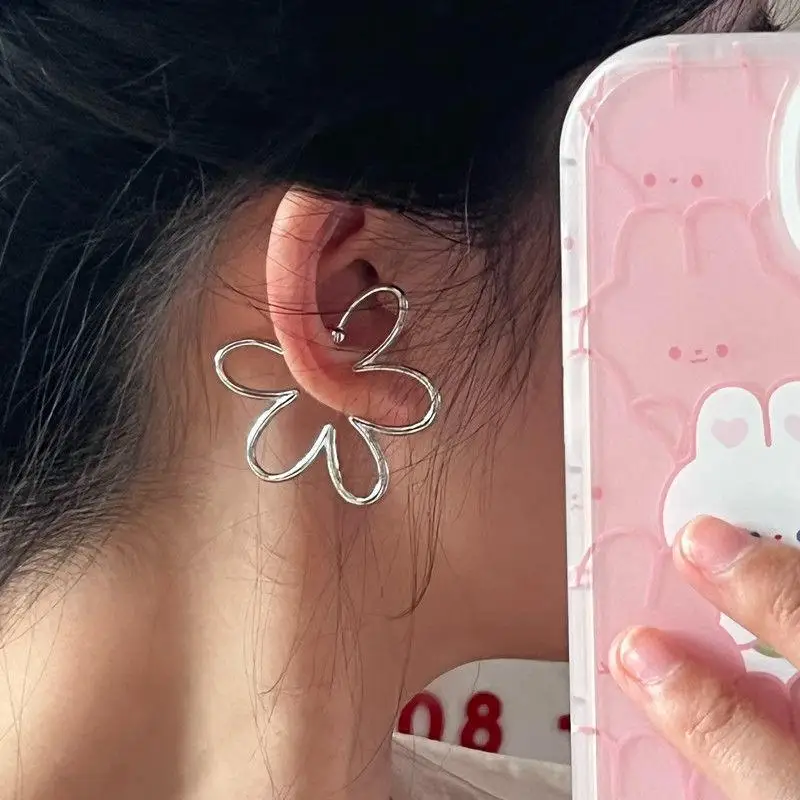 

1pc Fashion Exaggerated Hollow Flower Ear Bone Clip Non-Pierced Earring Silver Color Ear Cuff for Women Girls Aesthetic Jewelry