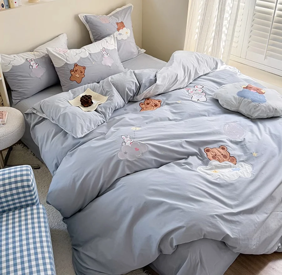 Милый комплект постельного белья с вышивкой медведя и кролика сине-зеленый