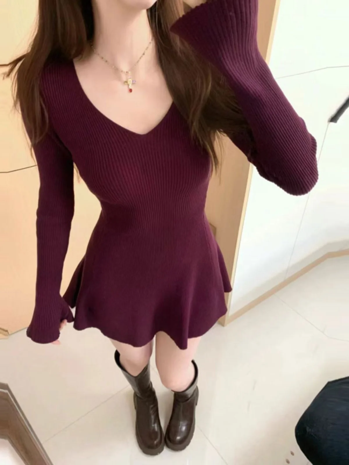 Французское платье с темпераментом необычное вязаное v-образным вырезом и