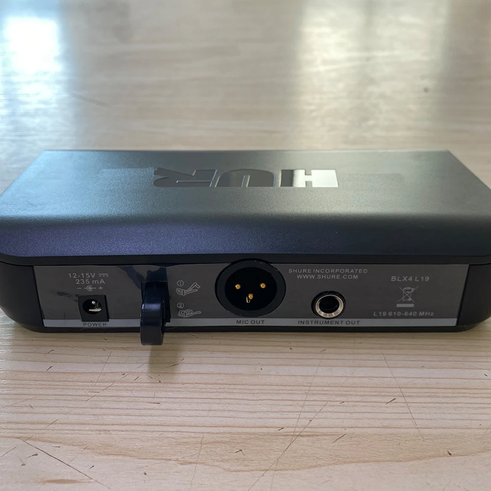 Фото Беспроводная микрофонная система BLX24 BLX4 UHF с микрофонами BETA58A, PG58A, S58 для караоке, сценических выступлений, пения, церковных мероприятий и выступлений. №4