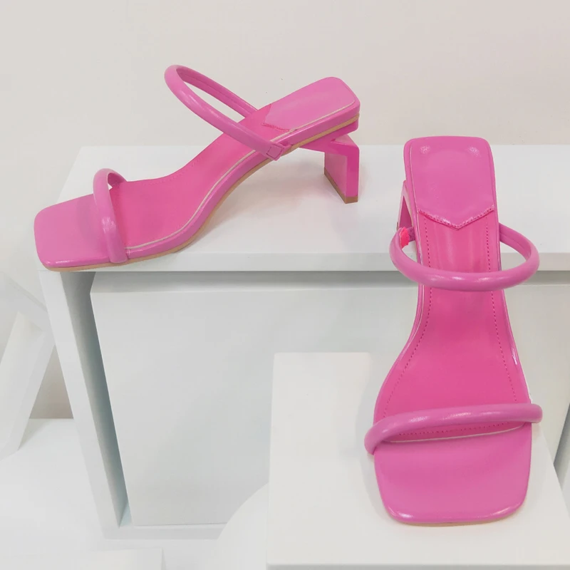 

2022 Summer Narrow Band Women Slipper Strange Low Square heel Ladies Beach Slides Outdoor Slides Sandals Shoes