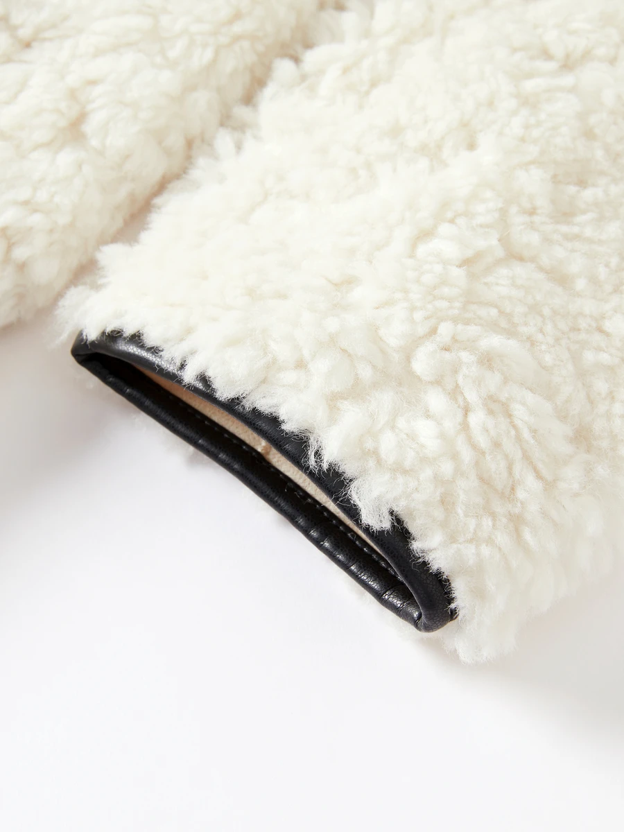 Elva' Island бежевое короткое пальто из искусственного меха ягненка с v-образным