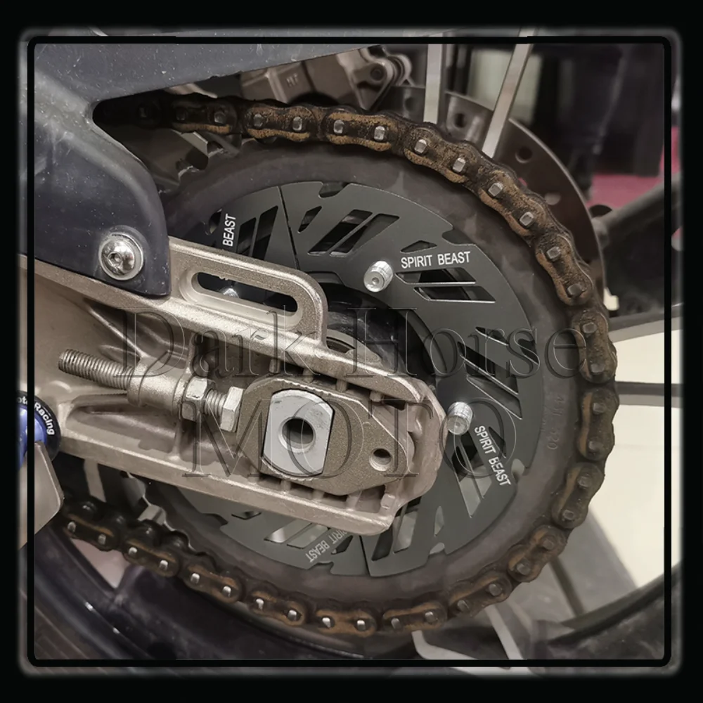 

Motorcycle rear Chain Plate Decorative Plate Large Chain Plate Cover Gear Cover Plate FOR ZONTES Z2-125 125-Z2 Z2 125