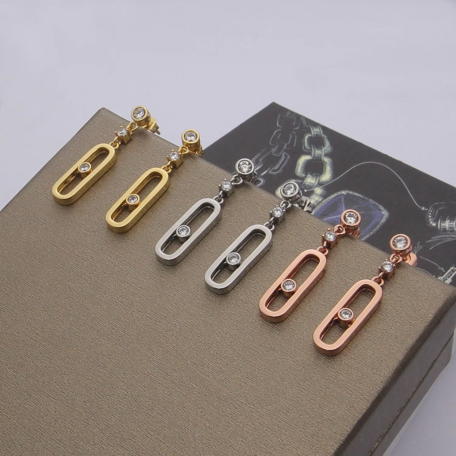 

Luxury boutique jewelry, single diamond sliding bare women's earrings, Christmas gift