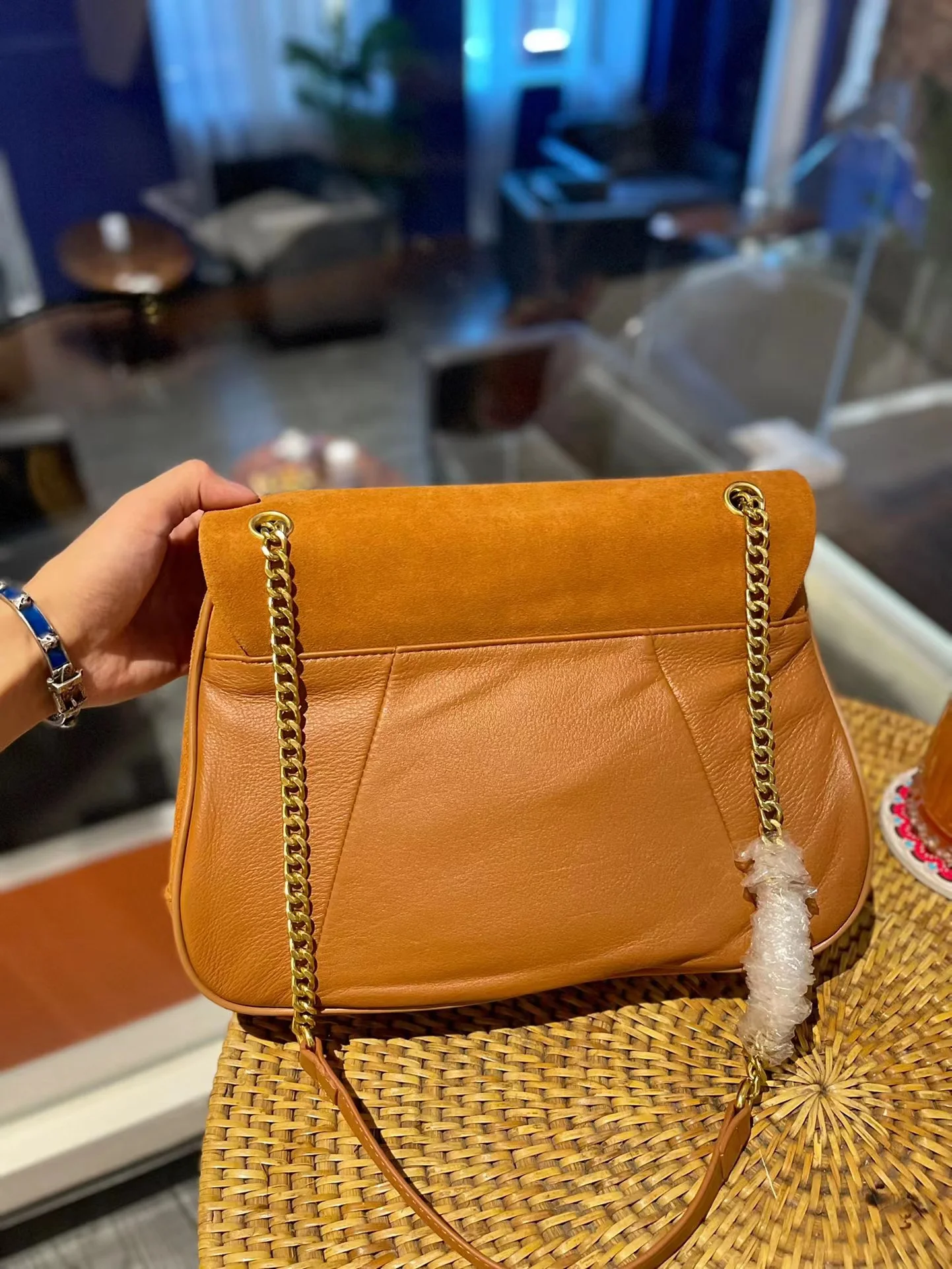 

The 2022 new style simple and fashionable tote chain small square bag color combination wool single shoulder straddle bag