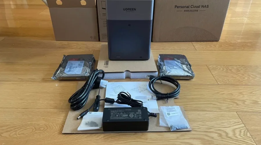 Фото UGREEN DH4300 Plus Mini Home NAS AI Rockchip Octa Core A55-A76 8GB LPDDR4X 4 отсека для SATA HDD/SSD NFC RJ45 2.5GbE Сетевое хранилище №1