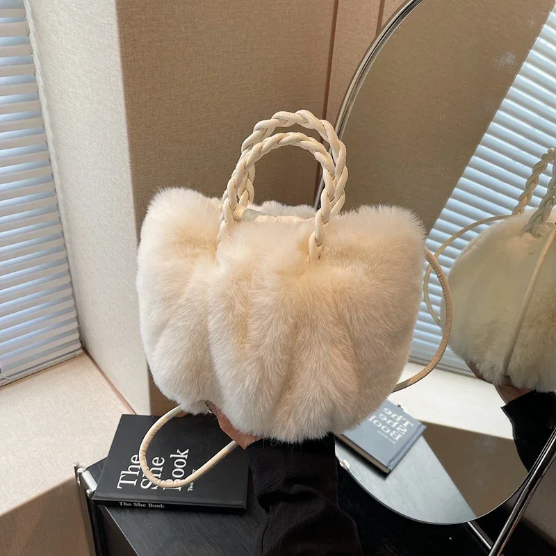 Бархатная пряжка новинка 2024 зимняя сумка однотонная простая модная на плечо