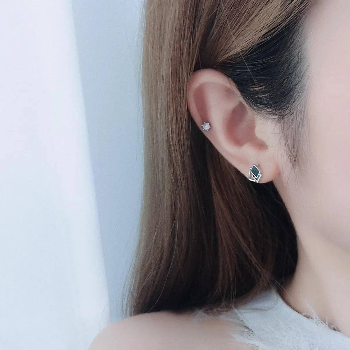 Женские серьги-гвоздики из серебра 925 пробы в минималистичном стиле