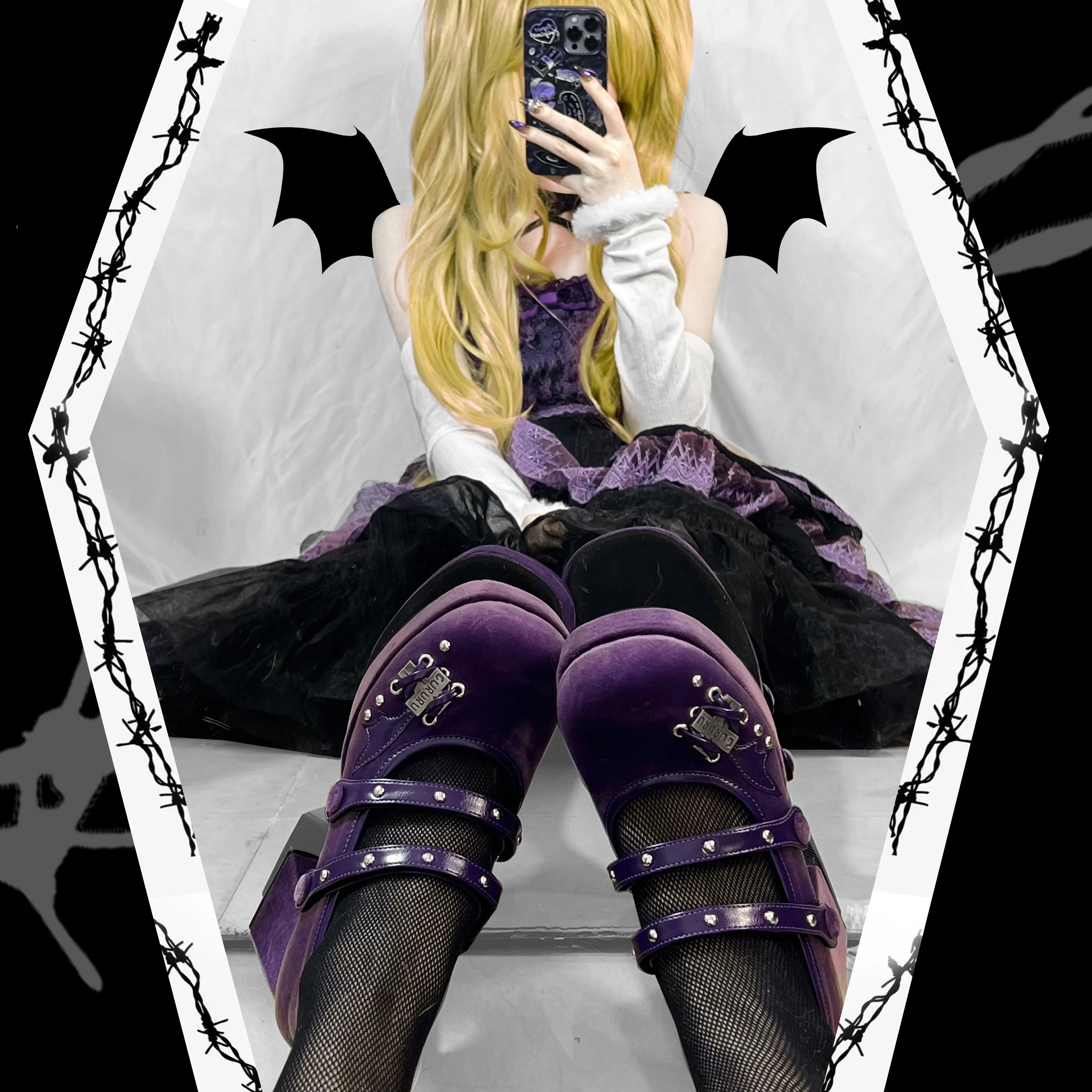 

Туфли для девочек в готическом ретро-стиле, бархатные туфли на высоком каблуке 8 см, с круглым носком, перекрестными буквами, металлической цепочкой и дьявольскими крыльями, с заклепками, обувь на высоком каблуке