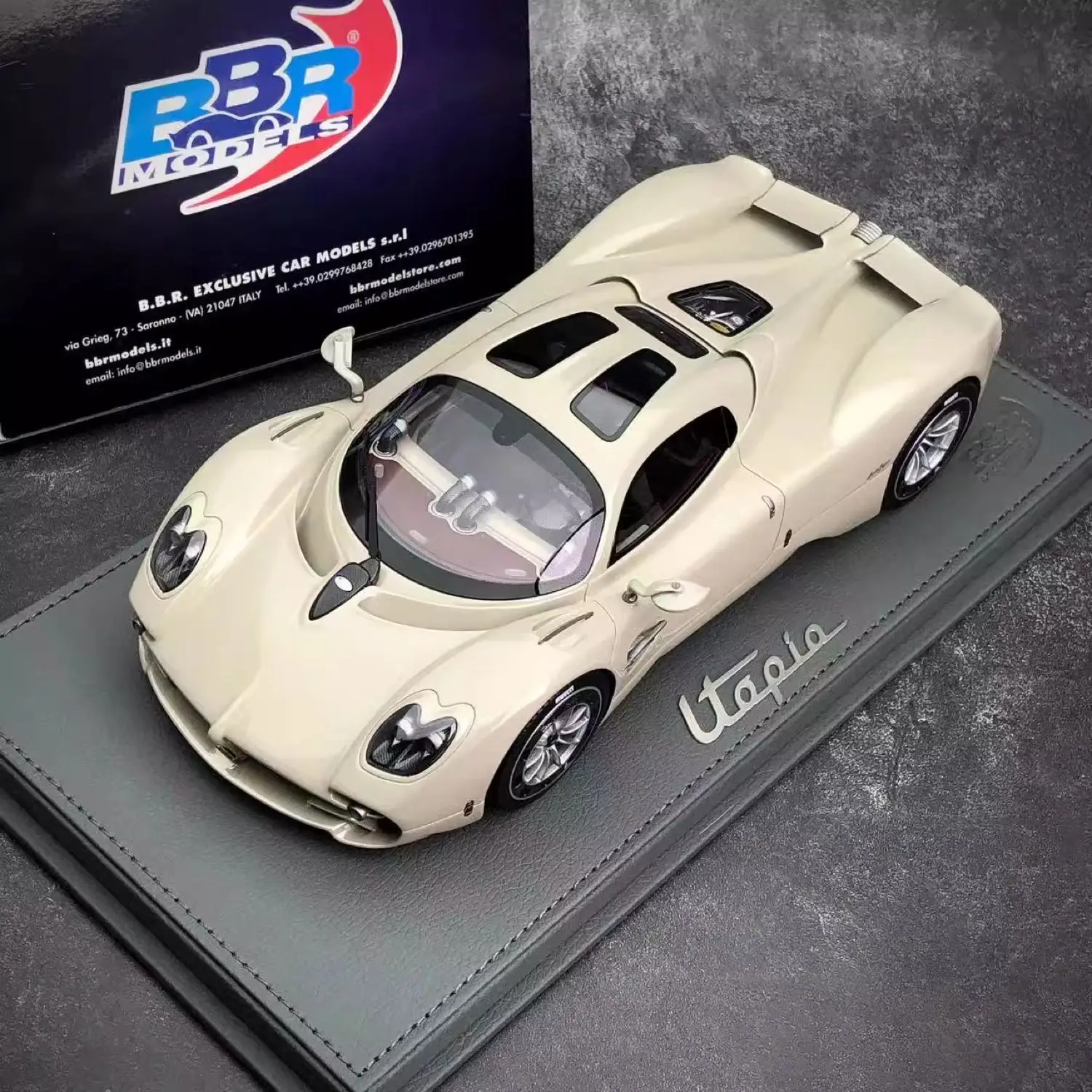 BBR1:18 Pagani утопия серая модель из смолы ринасцинка P18223