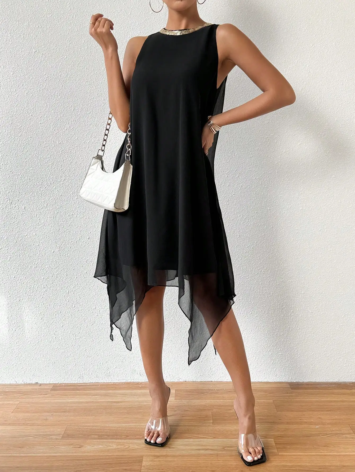 Платье женское шифоновое с асимметричным подолом и украшением из бисера