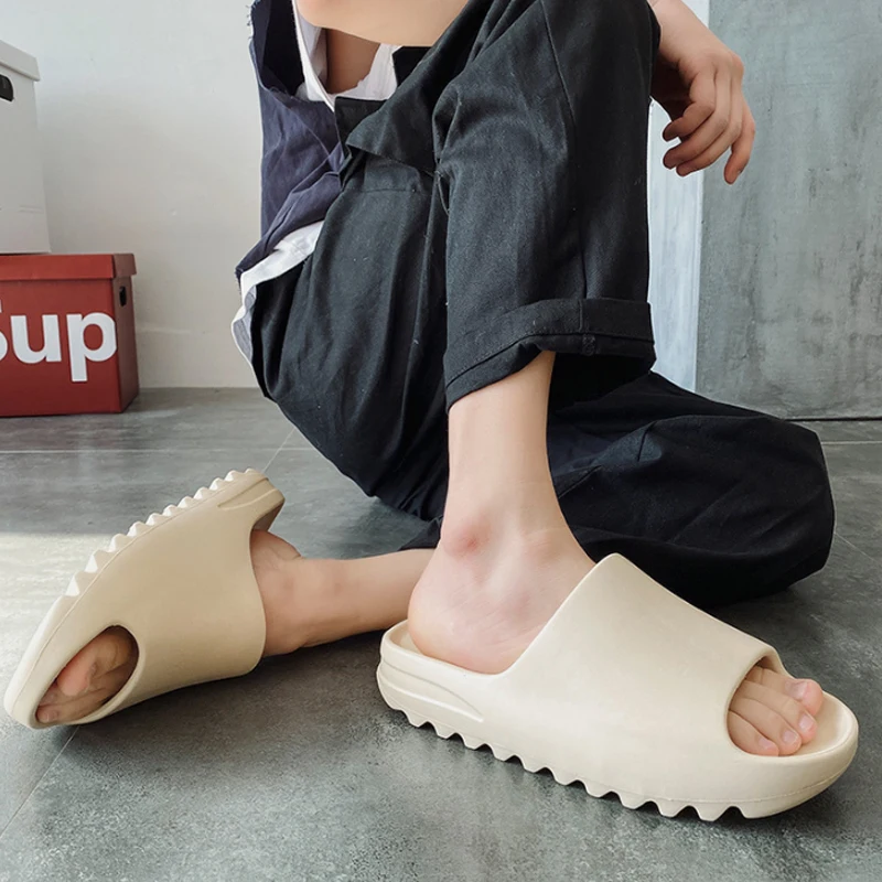 

2022 New Summer House Men Slippers Women Flip Flops Thick Sole Slides Fashion Solid Color Couples Platform Shoes Outdoor Sandals