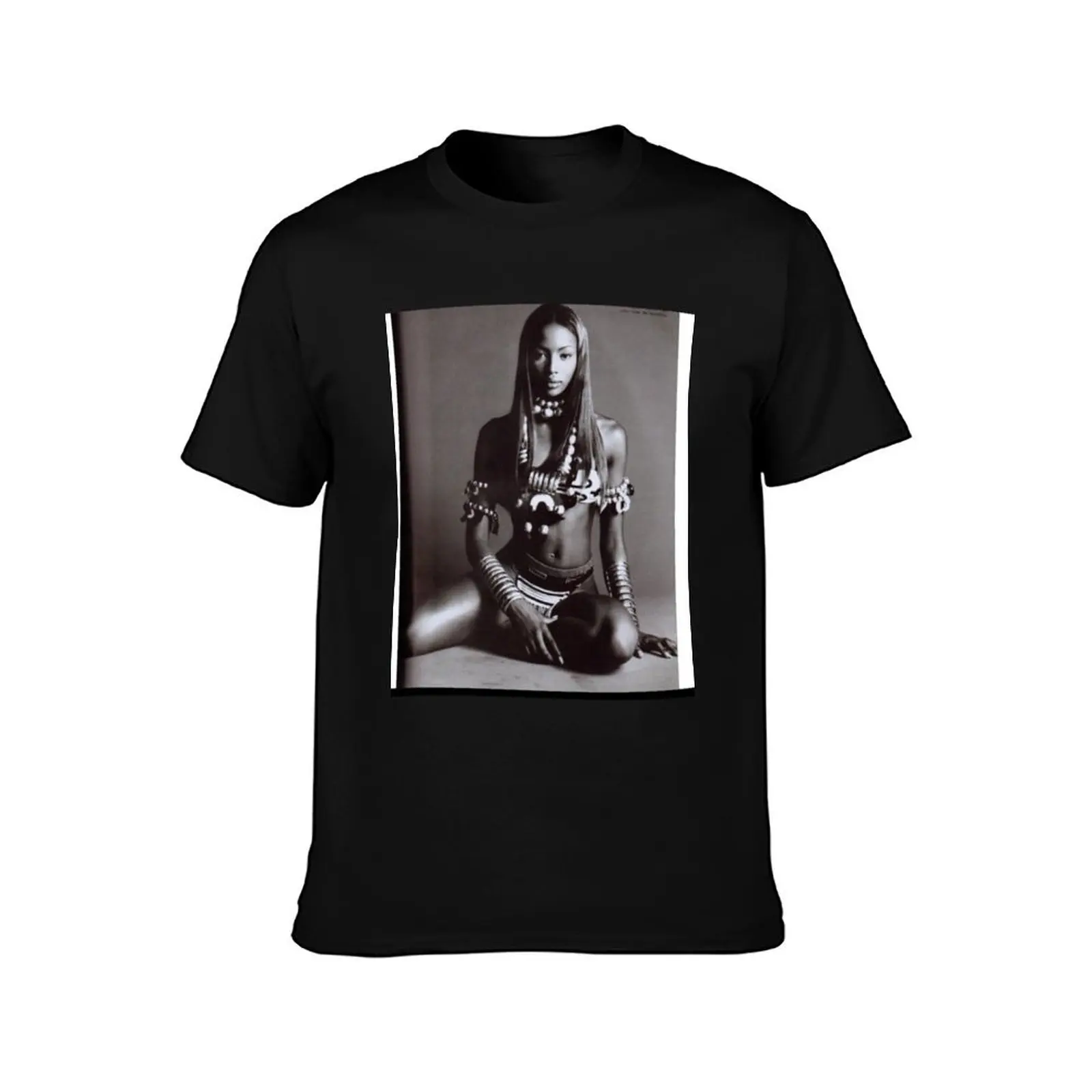 Фото Футболка Naomi Campbell: Belladonna, большого размера, с коротким рукавом №2