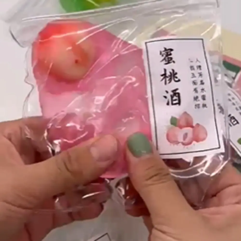 Забавная свежая игрушка для сжимания фруктовое вино зеленое сливовое снятия