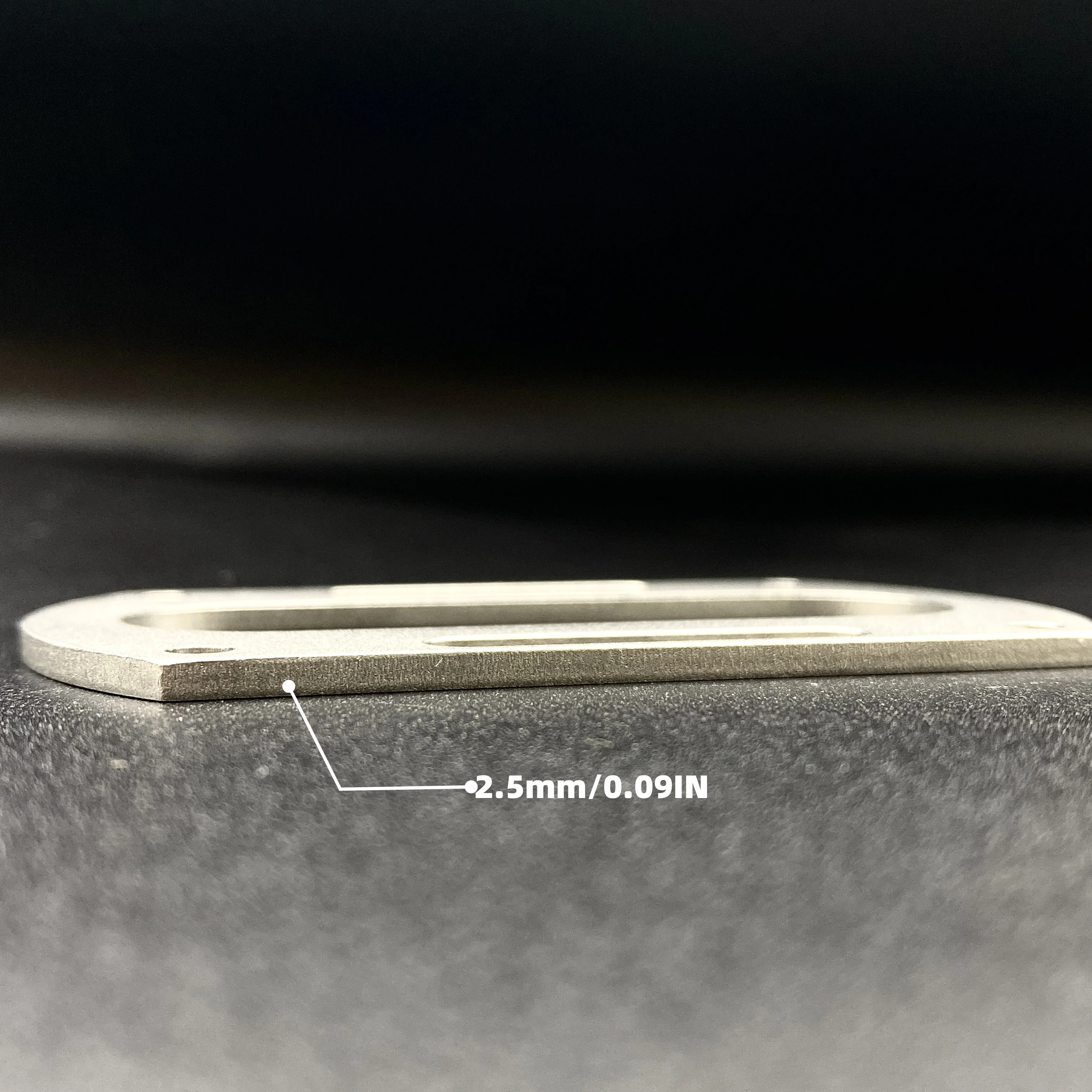 Стальная пластина с отверстием для винтов 4 мм