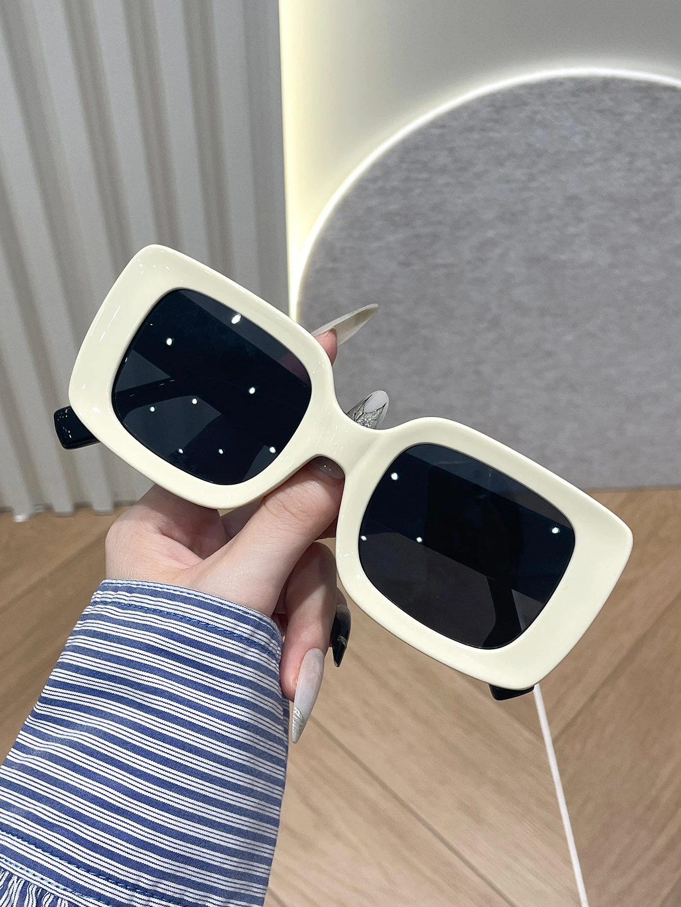 1 шт. модные солнцезащитные очки унисекс в пластиковой оправе