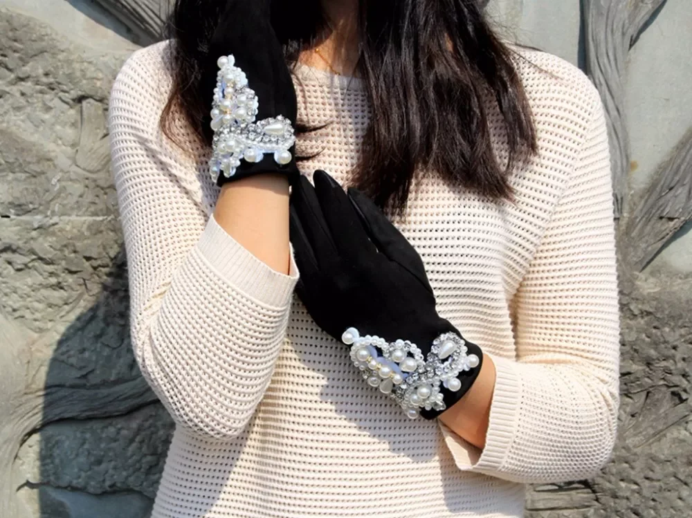 Winter suede fabric Touch Screen Gloves For woman Luxury Pearl Engant Gloves Female Driving Mittens Women Guantes