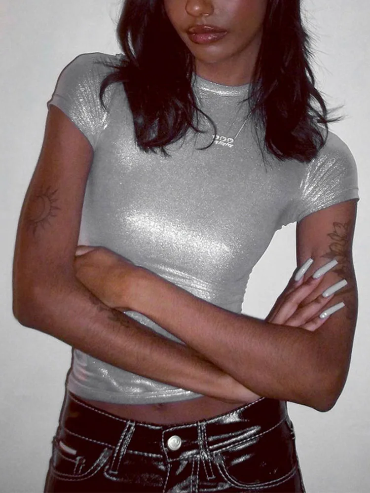 Кожаная однотонная футболка с круглым вырезом и короткими рукавами сексуальная