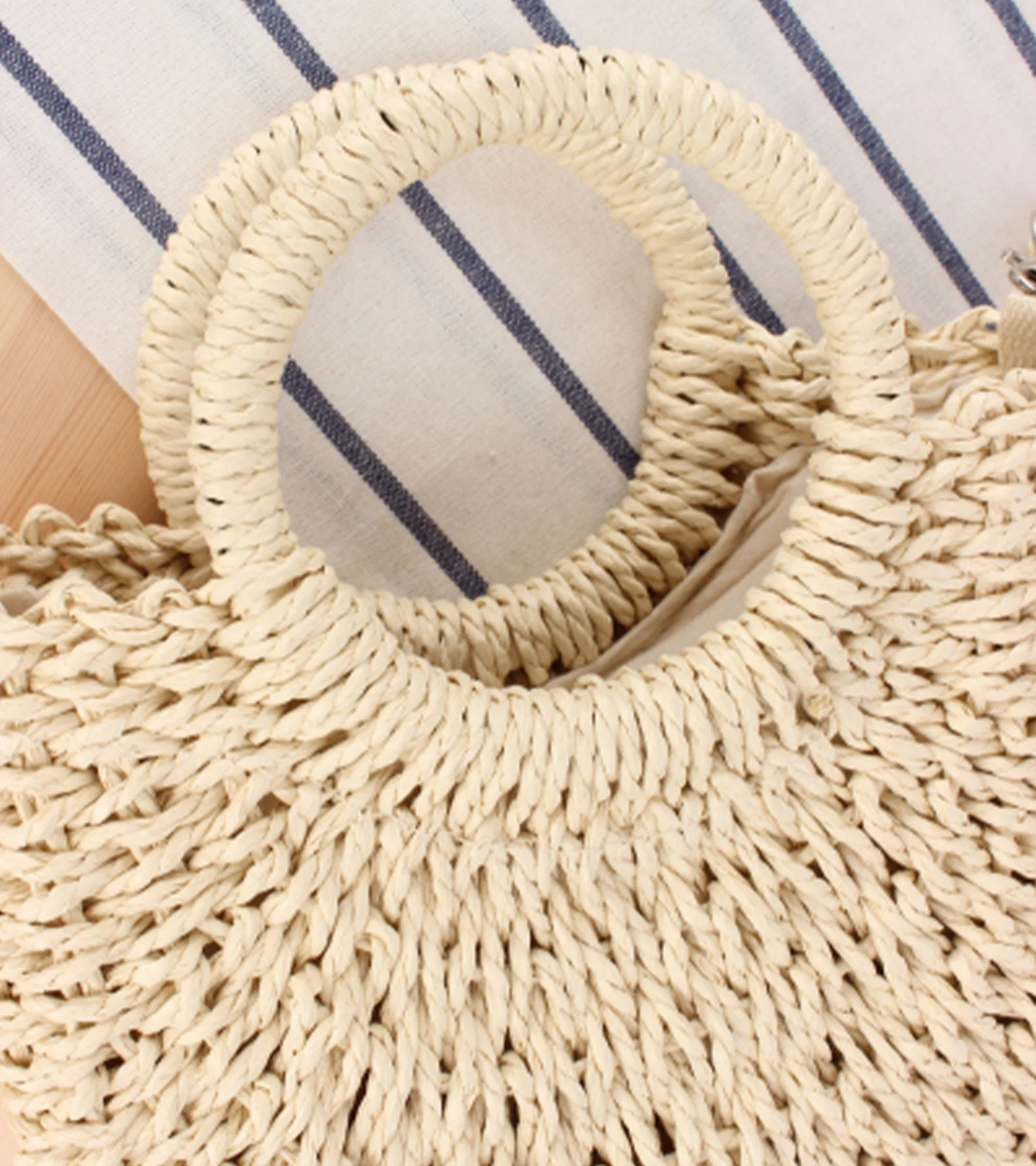 Fashion Straw Bag Portable Crossbody Straw Shoulder Bag for Women Perfect for Beach, Vacation, and Shopping