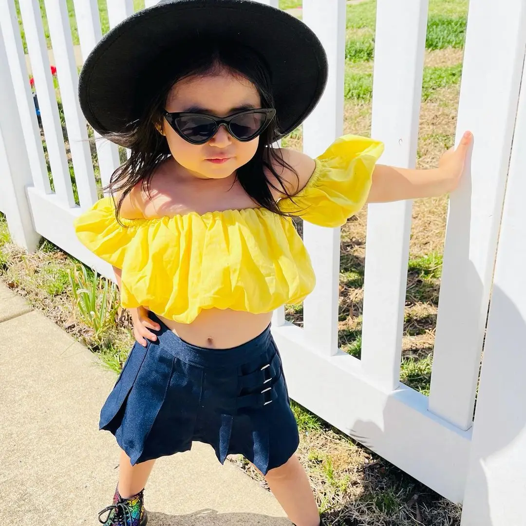 

Одежда для маленьких девочек 2023, летняя модная желтая джинсовая короткая юбка на одно плечо для девочек, костюм из двух предметов с юбкой