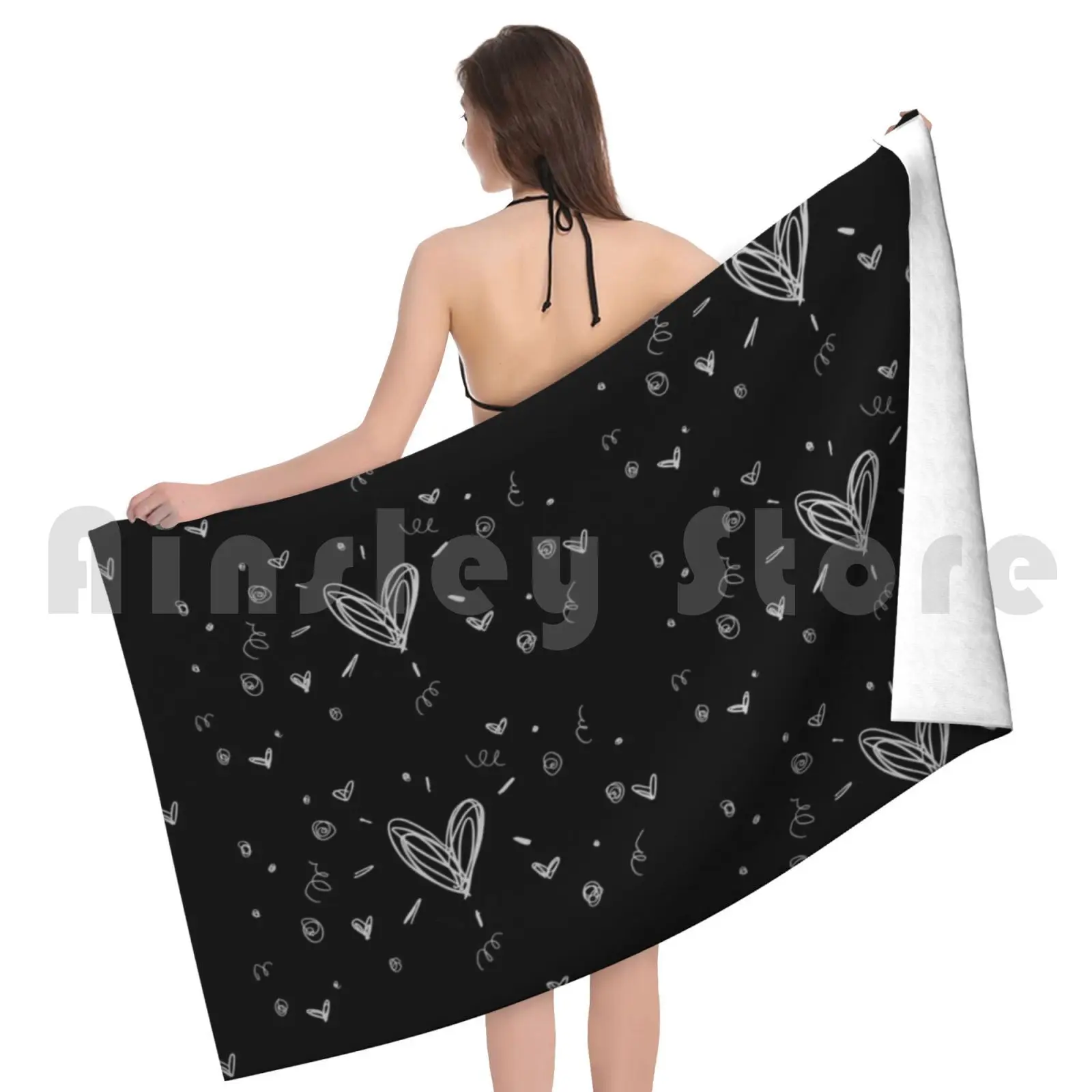 Черно-серое банное полотенце с сердечками Пляжная подушка милый рисунок - купить