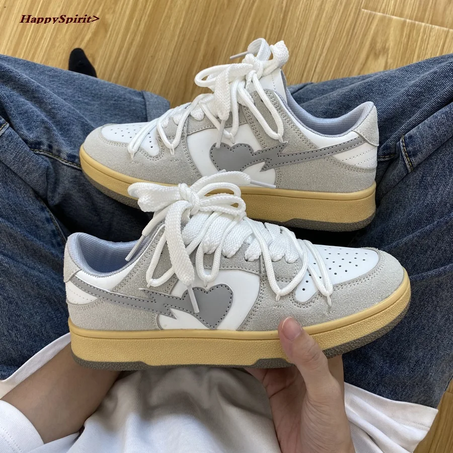 

Brand Lace Up Men Sneakers Zapatillas Mujer Light Flat Shoes Ladies Outdoor Luxury Men Running Shoes Women Chaussure Femme