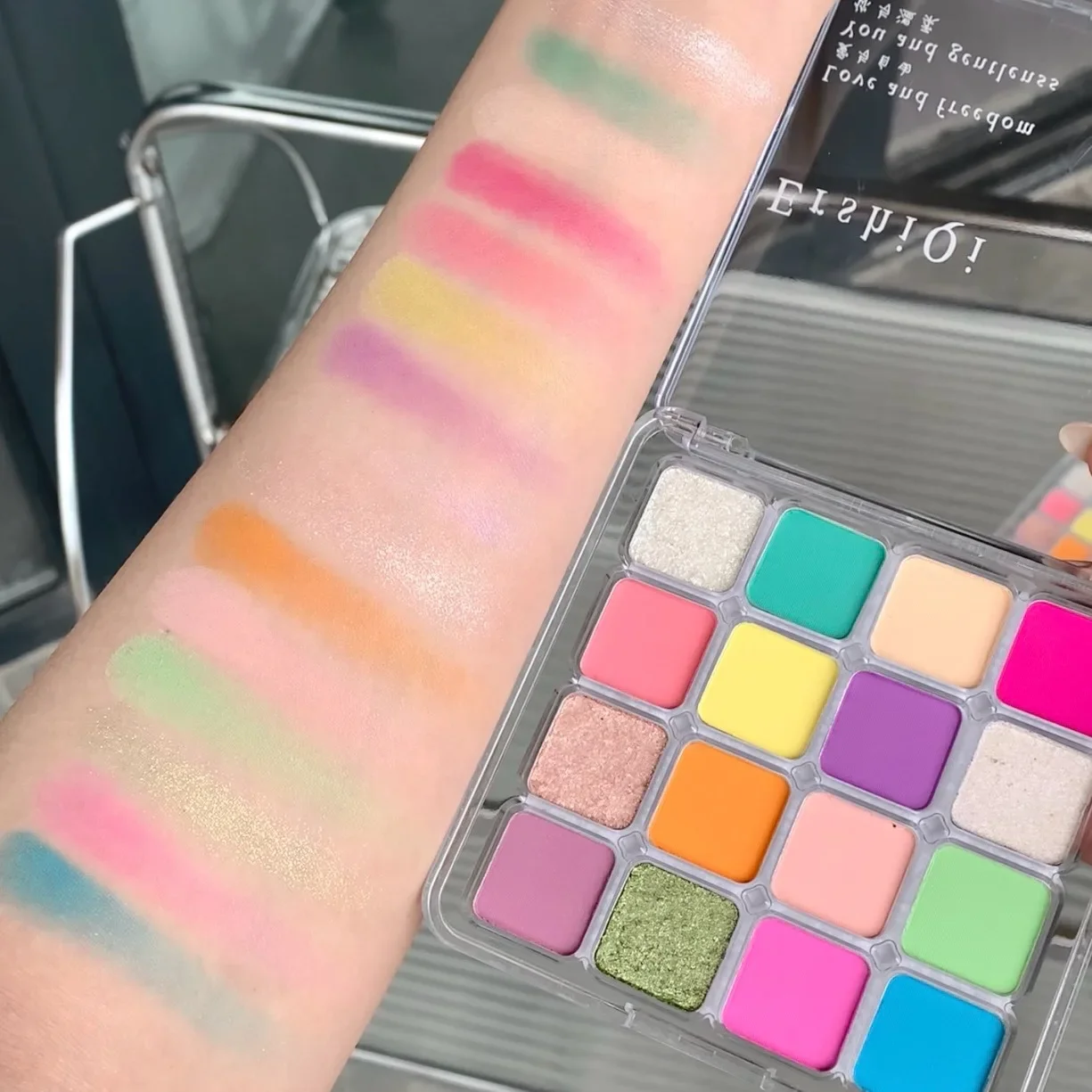 Жемчужно-матовая палитра теней для век 16 цветов