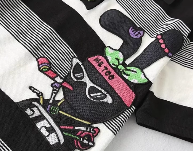 Женское трикотажное платье с коротким рукавом вышивкой в виде кролика