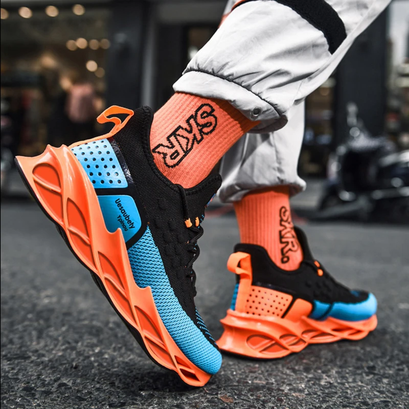 

Men Breathable Flying Knit Sneakers Lightweight Mesh Casual Shoes Outdoor Lace-up Running Shoes Zapatillas Hombre