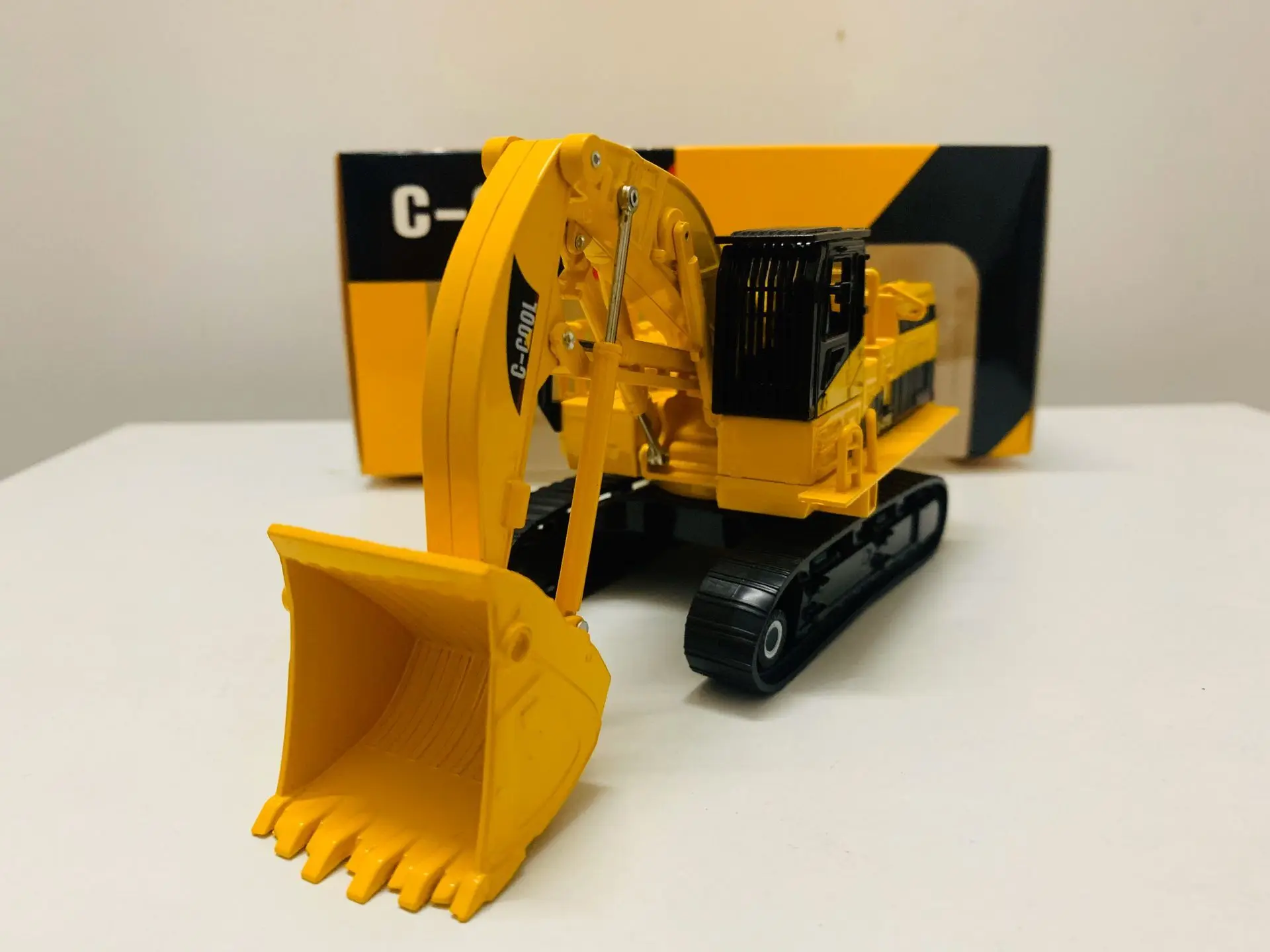 Модель литая в масштабе 1:64-Передняя лопата с пластиковыми треками игрушка-модель