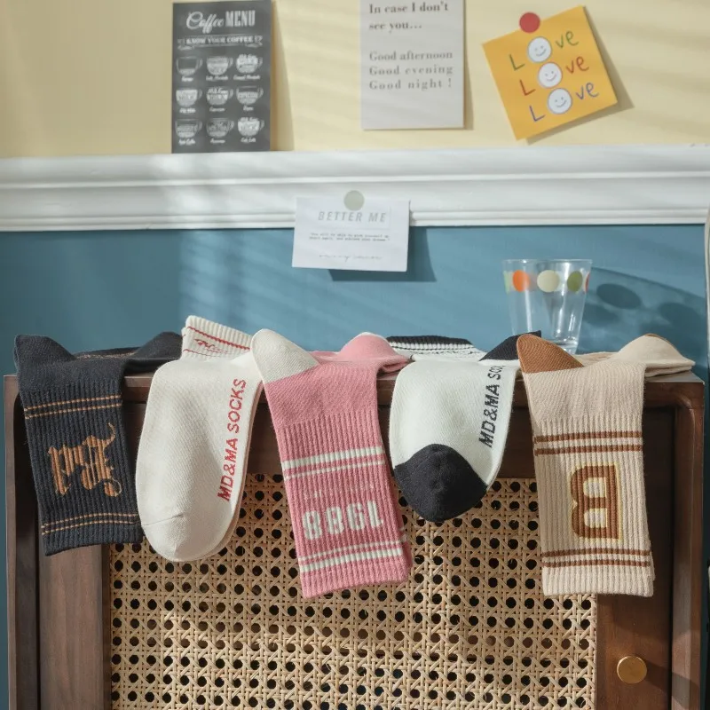 Fashion Trend Cotton Sports Socks Set for Women Casual Vintage Letter High Quality Cotton American Style Socks 5 Pairs Female