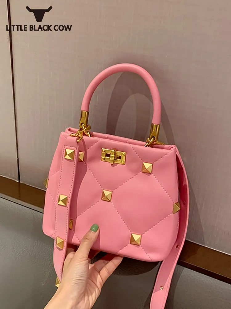 

Маленькие дизайнерские сумки с заклепками для женщин, модные черные дамские сумочки через плечо из натуральной кожи, уличная одежда Вечерн...