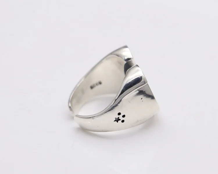 Кольцо в виде пятиконечной звезды из чистого серебра 925 пробы