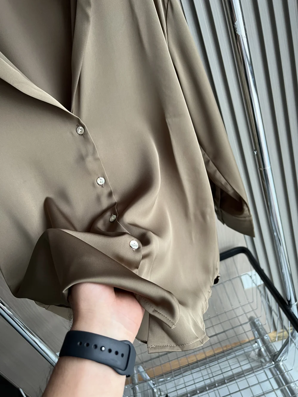 Рубашка Женская атласная с V-образным вырезом и длинным рукавом