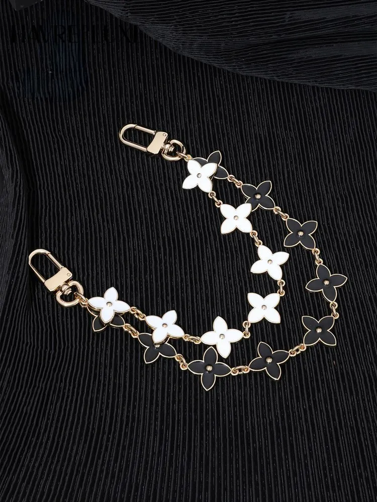 Bag hanging chain double-layer black and white four leaf clover female ornament portable short chain single-purchase accessories