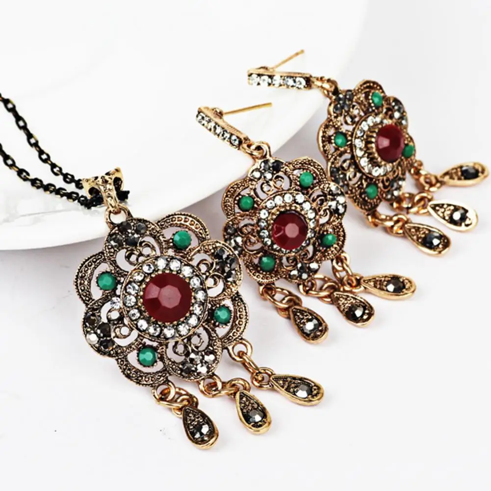 

Girls Necklace Waterdrop Tassels Dainty Women Necklace Dangle Earrings Kit Vintage Charm Necklace Jewelry Accessories